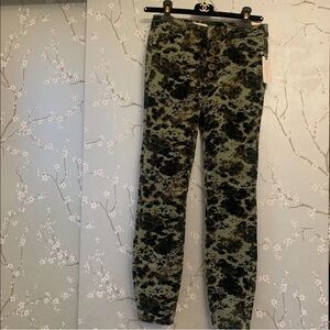 Nwt Anthropologie Pilcro Camo Button Fly thin Corduroy Skinny pant jeans Small